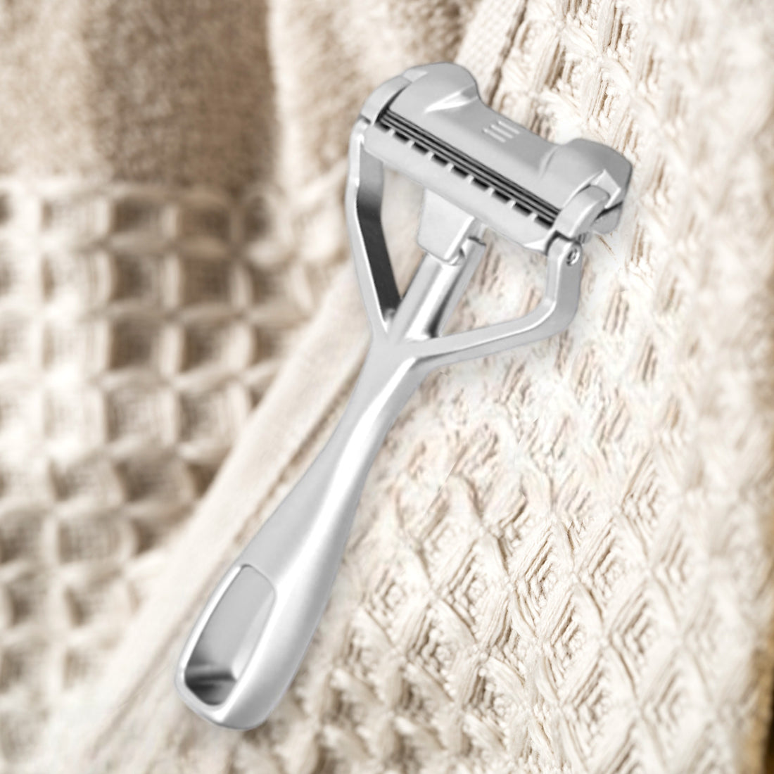 SHAVENT Compact, the handy plastic-free shaver for the shower and when travelling 