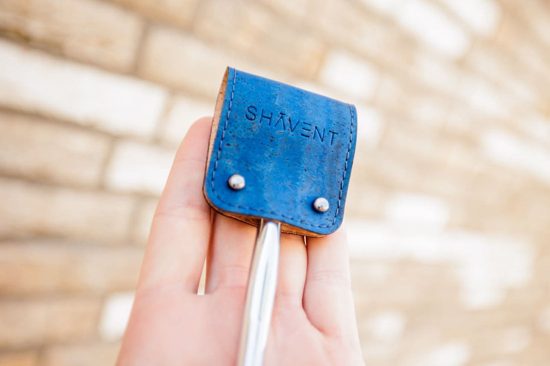 SHAVENT blade protector made of cork